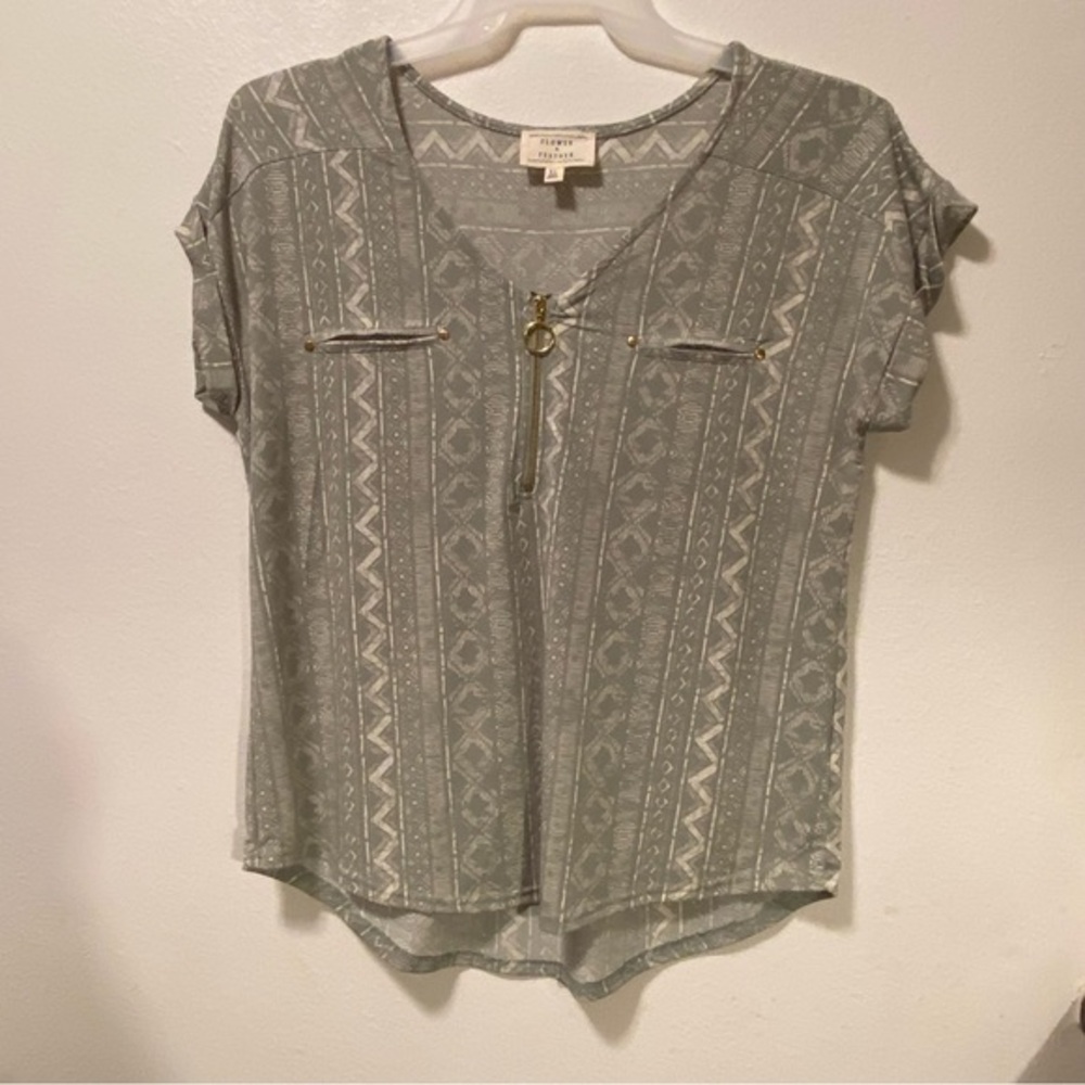 Flower And‎ Feather Women’s Size X-LARGE 1/4 Zip Pull Over Polyester Blend